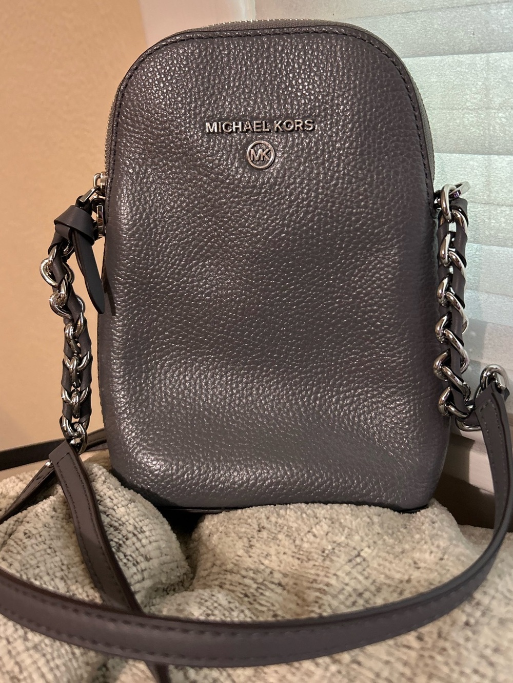 MICHAEL KORS Jet Set Pebbled Leather Crossbody Bag Dark Gray